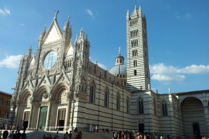 SIENA, IN THE SHADE OF THE TORRE DEL MANGIA, CLASSIC ITINERARY