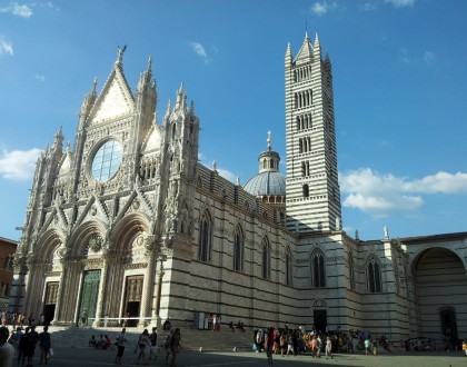 SIENA, IN THE SHADE OF THE TORRE DEL MANGIA, CLASSIC ITINERARY