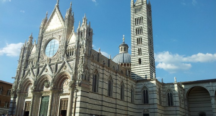 SIENA, IN THE SHADE OF THE TORRE DEL MANGIA, CLASSIC ITINERARY