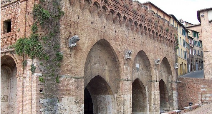 SIENA OFF THE BEATEN TRACK