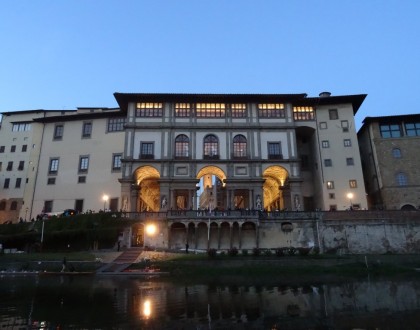 A BOAT TOUR ON THE ARNO RIVER