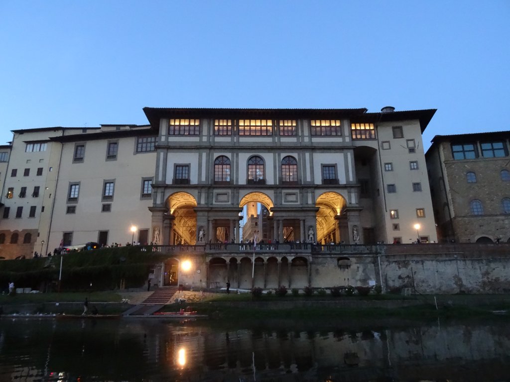 A BOAT TOUR ON THE ARNO RIVER